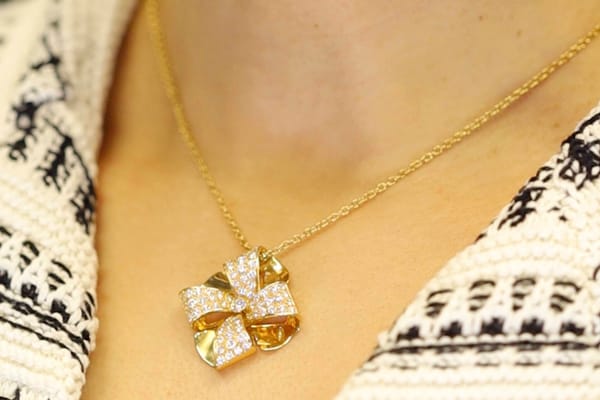 Luca Carati 18K Yellow Gold Diamond Flower Pendant Necklace | 048307 | JEWELRY REVIEWS | No. 2